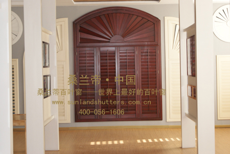 门业图片-百叶窗厂家定制异形实木百叶窗，百叶门实木百叶窗图片