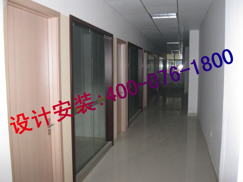 门业图片-厂房办公玻璃隔断无锡玻璃隔断 无锡厂房玻璃隔断 无锡办公室玻璃隔断 无锡橱窗玻璃12mm图片
