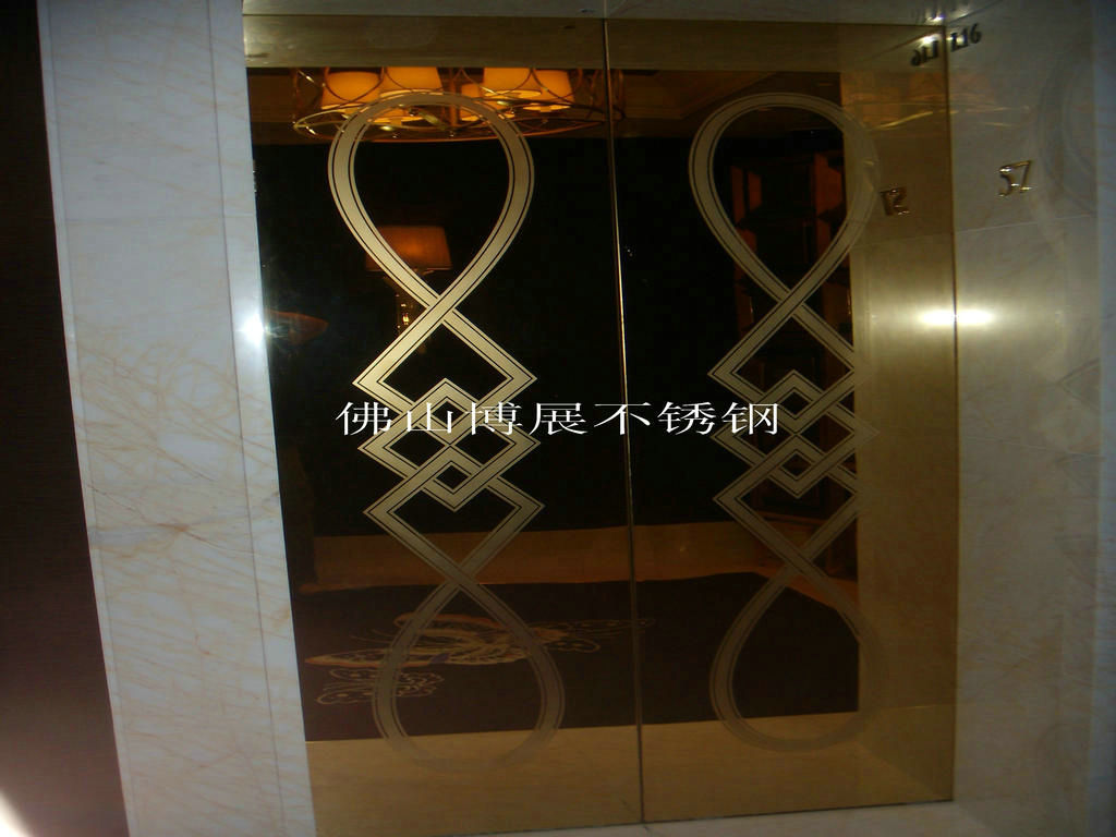 门业图片-不锈钢非标门加工玫瑰金电梯门、玫瑰金镜面不锈钢电梯门可按客户要求定制图片