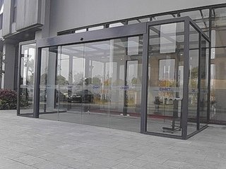 门业图片-门窗安装朝阳区安装感应门玻璃门厂家自动门图片