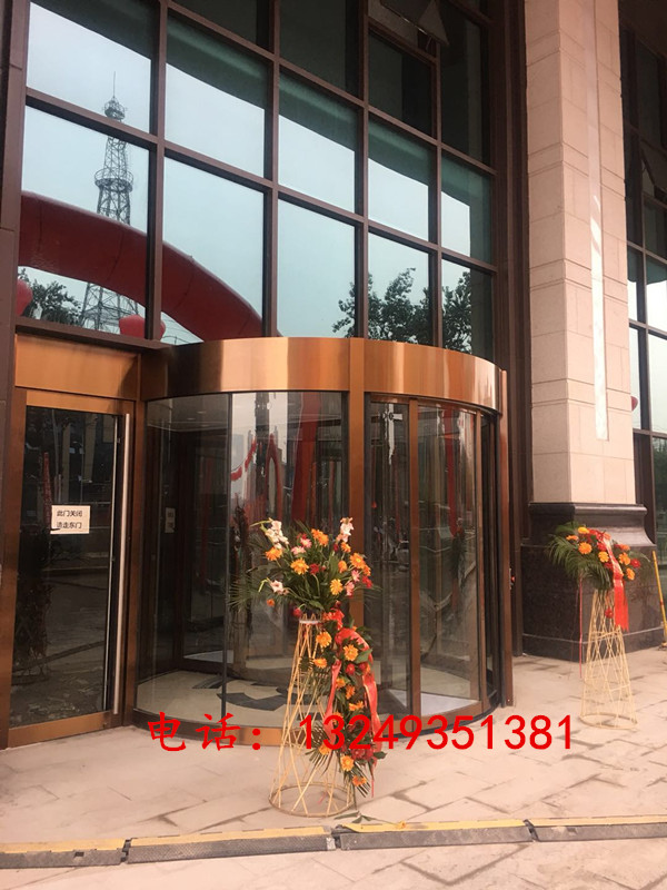 门业图片-自动门石家庄美观钛金色旋转门 大厦旋转门 宏远门业2000-3800图片