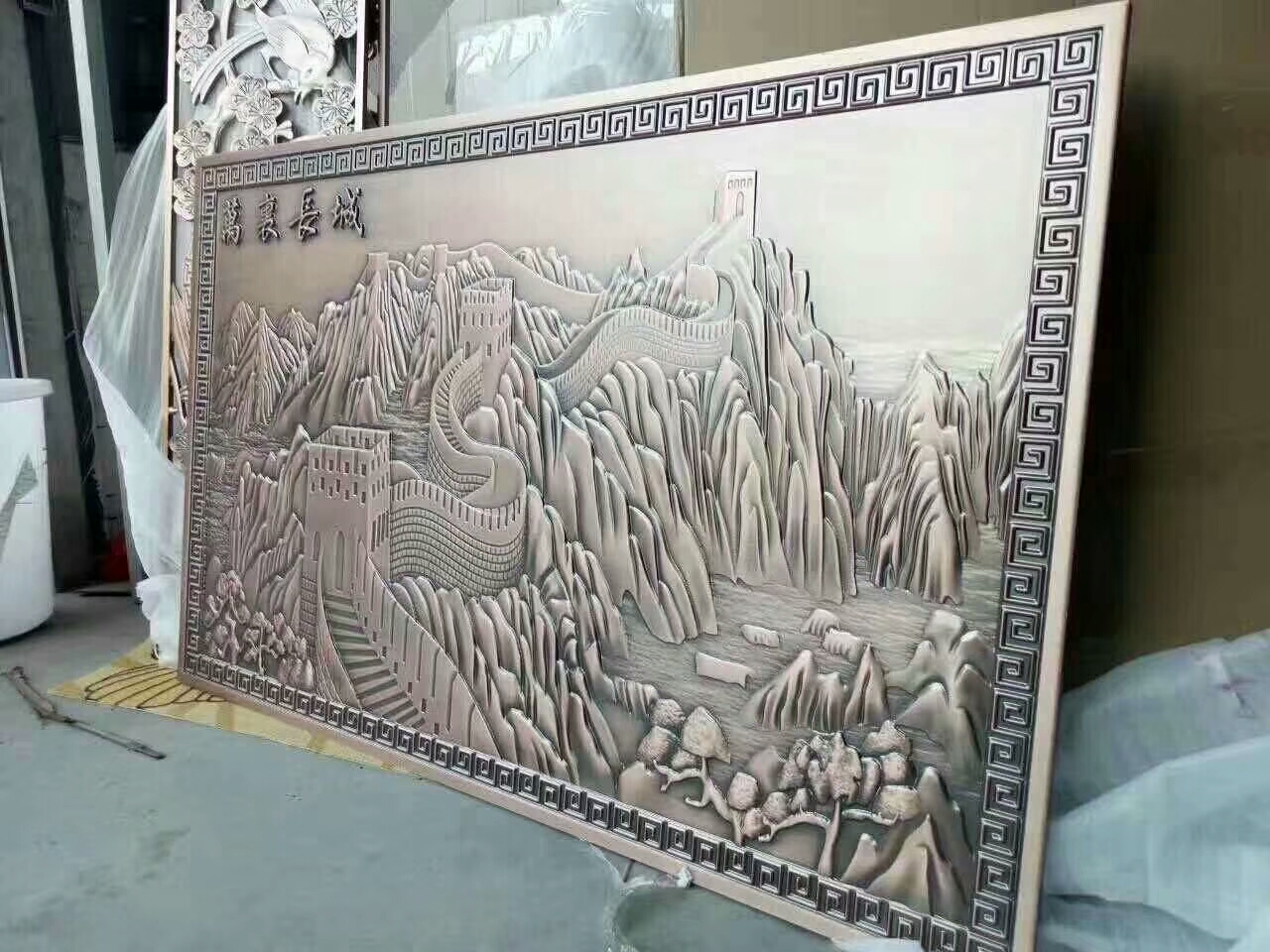 门业图片-不锈钢屏风高档办公室不锈钢装饰隔断酒店金属屏风定制定制图片